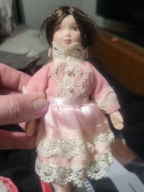1995 Pleasant Company Porcelain Doll in Pink Lace Dress Samanthas Doll